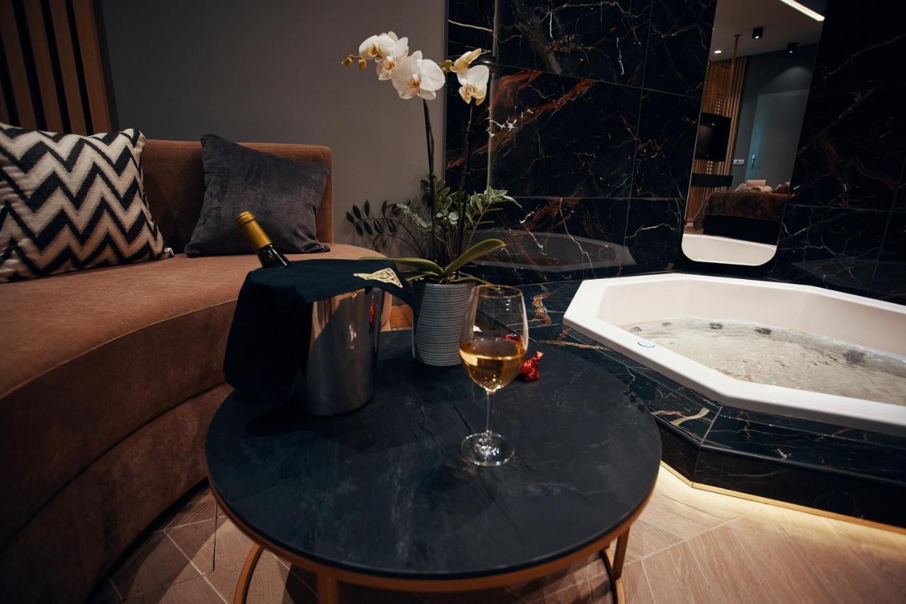 Monza Mirror Apartment Kikinda エクステリア 写真